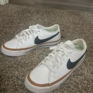 Nike Womens White Low-Top Sneakers with Black Swoosh and Brown Trim